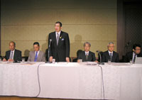 左から全私保連の近藤副会長、黒川会長、全日私幼連の吉田会長、北條常任理事、香川副会長、尾上副会長