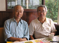 講師を務める河口正馬カメラマン(左)と柿の実幼稚園・小島澄人園長。同い年の九州出身コンビだ。