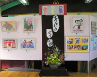 作品展はまさに「子どもの宇宙」。充実した宇宙へ、展示方法にもさまざまな工夫が凝らされている。