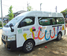 車種は日産キャラバン(大人4人＋幼児18人)。